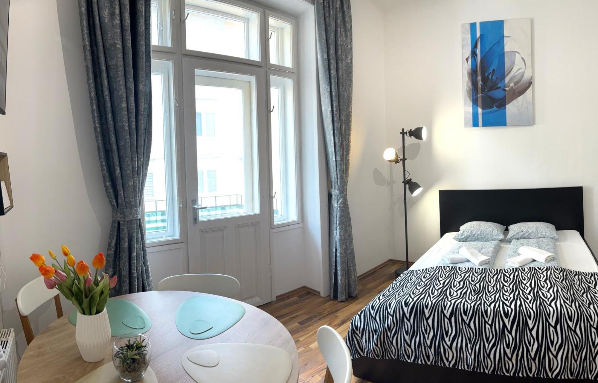 Big And Comfortable Mariahilfer Apartment Wina Bagian luar foto