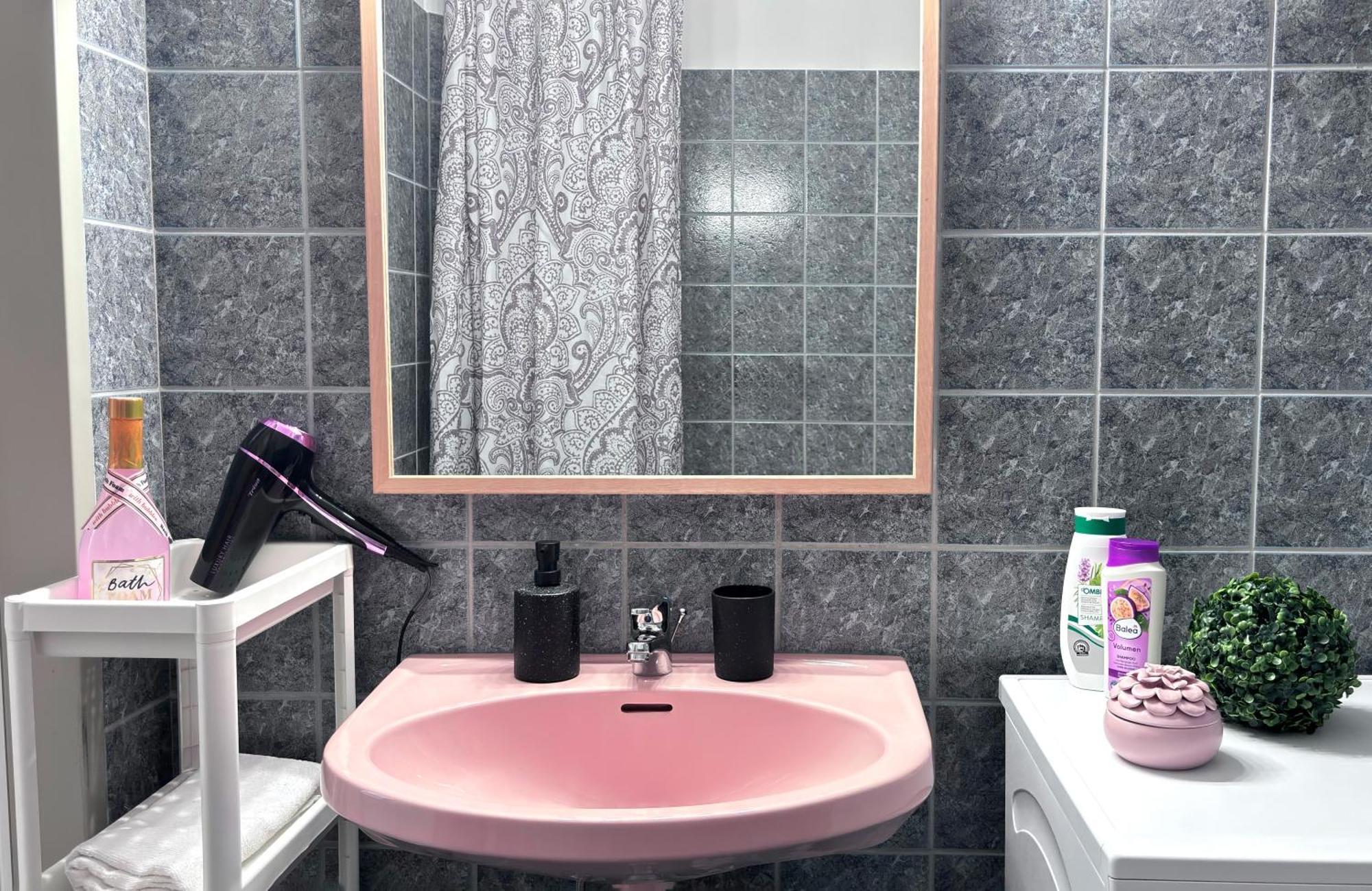 Big And Comfortable Mariahilfer Apartment Wina Bagian luar foto